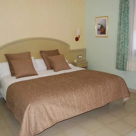 Hotel Masia Del Cadet 3*